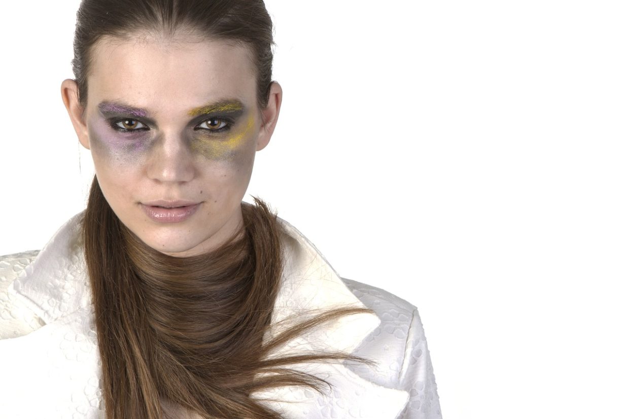 Intense shadow or eye liner alone Intense shadow or eye liner alone